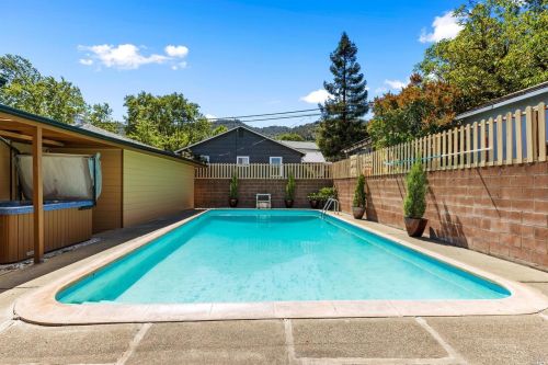 720 Spring St, Ukiah, CA 95482-3937