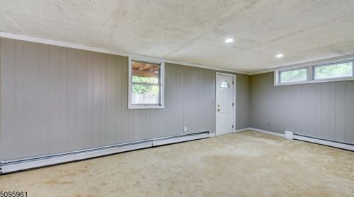 31 Midvale Ave, Lake Hiawatha NJ  07034-1008 exterior