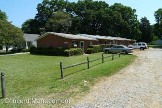 3410 Summit Ave, Greensboro NC  27405-2523 exterior