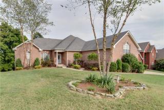 1030 Kellyn Ln, Hendersonville, TN 37075-8796