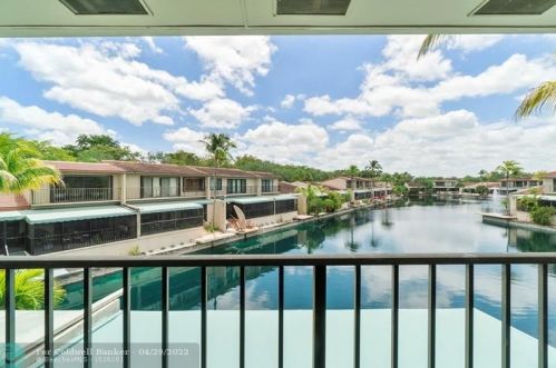 8288 Dundee Ter, Hialeah FL  33016-1405 exterior