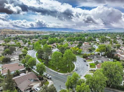 23605 Del Monte Dr, Santa Clarita CA  91355-3366 exterior