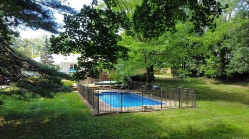 59 Montebello Rd, Airmont NY  10901-3830 exterior