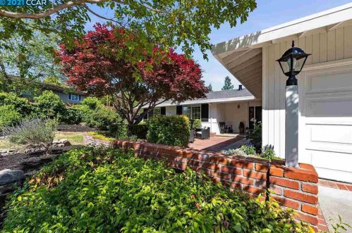 114 Coral Dr, Orinda, CA 94563-4328