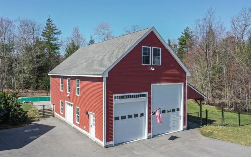19 Waterford Dr, Sandown NH  03873-2078 exterior