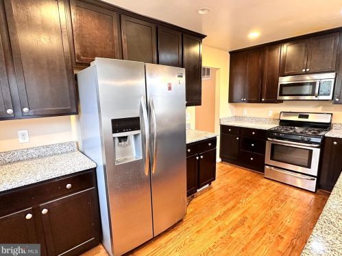 7506 Pollen St, Lorton VA  22079-1639 exterior