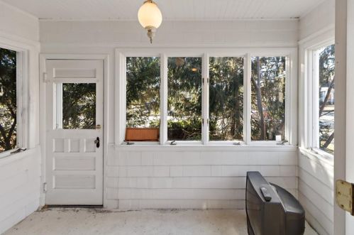 2535 Hartford Ave, Providence RI 02919-1604 exterior