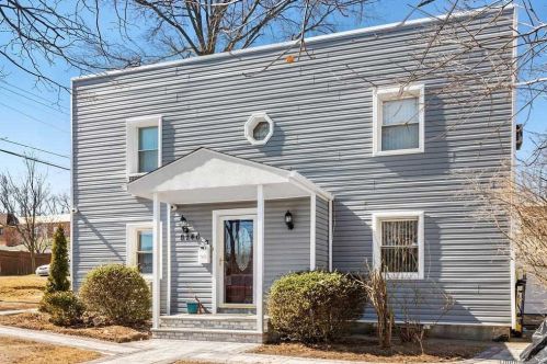82-46 168th St, Jamaica, NY 11432-1324