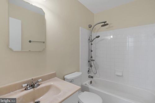 2827 Flagmaker Dr, Falls Church VA  22042-2204 exterior