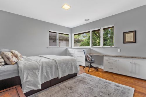 4101 Lk Dr, Milwaukee WI 53211-1720 exterior