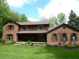 7992 Oxford Ln, Chesterland, OH 44026-1808