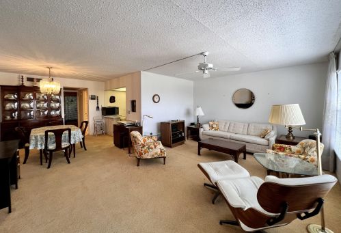 304 Greenbrier B, West Palm Beach, FL 33417-2329