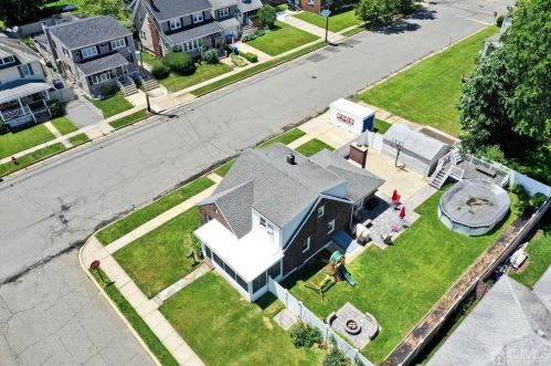 180 Grenville St, Woodbridge NJ  07095-1834 exterior