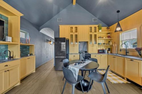 1208 32 St, Galveston TX 77550-6823 exterior