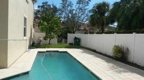 17073 33rd Ct, Hollywood FL  33027-4533 exterior