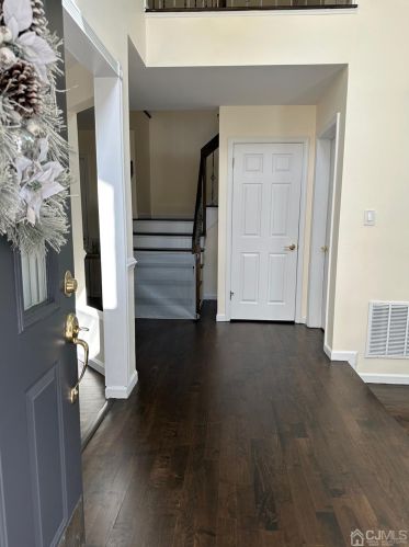33 Springwood Ct, Princeton NJ  08540-9403 exterior