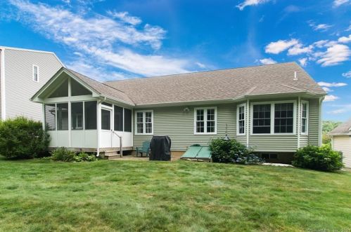 106 Laurel Rdg, East Hampton, CT 06424-1517