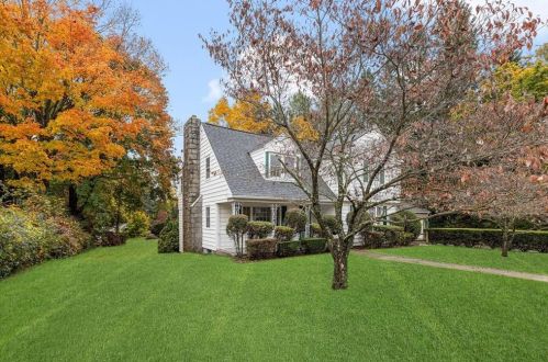 61 Knotty Oak Rd, Coventry RI  02816-8306 exterior