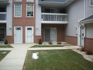 1292 Village Centre Dr, Kenosha, WI 53144-7263