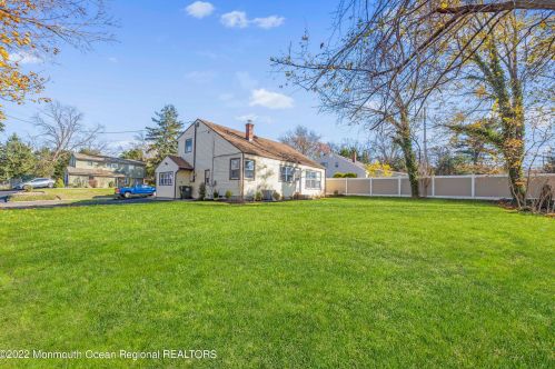 3 Fox Dr, Hazlet NJ  07730-1410 exterior