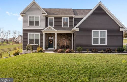 19 Docwill Dr, Dale, PA 19504-8740