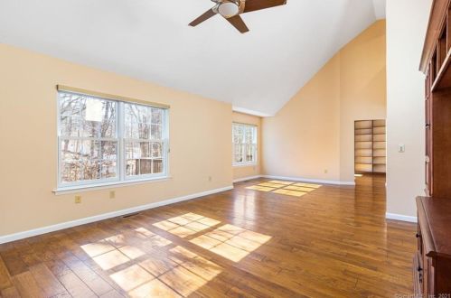 1214 Foxboro Dr, Norwalk, CT 06851-1152