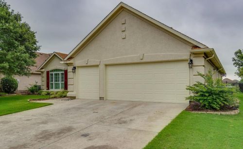 9713 Grandview Dr, Denton, TX 76207-6637