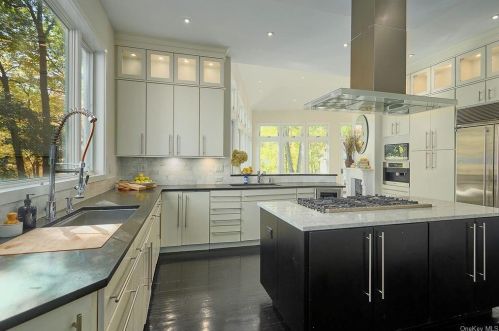 457 Lake Rd, Tuxedo Park NY  10987-4108 exterior