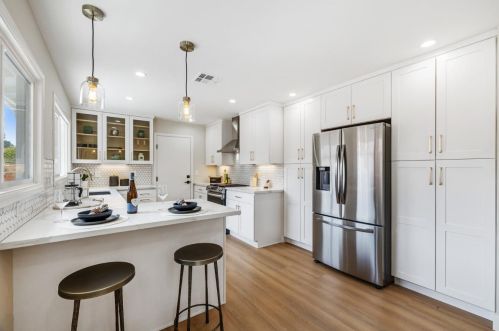 2681 Fleetwood Dr, San Bruno CA  94066-1927 exterior