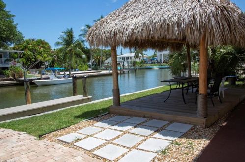 738 Matanzas Ct, Fort Myers Beach FL  33931-2120 exterior