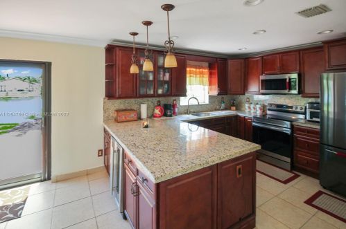 10248 23rd Ct, Hollywood FL  33025-6508 exterior