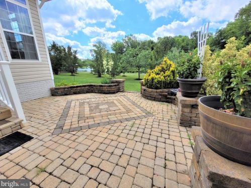 16399 Kramer Estate Dr, Woodbridge VA  22191-6003 exterior