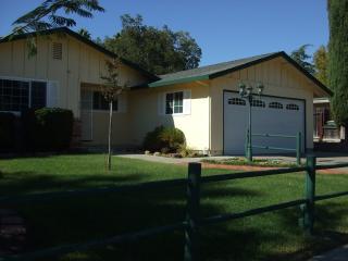 412 Burlington Dr, Vacaville CA  95687-5721 exterior