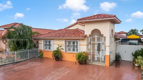 7014 30th Ln, Hialeah, FL 33018-5277