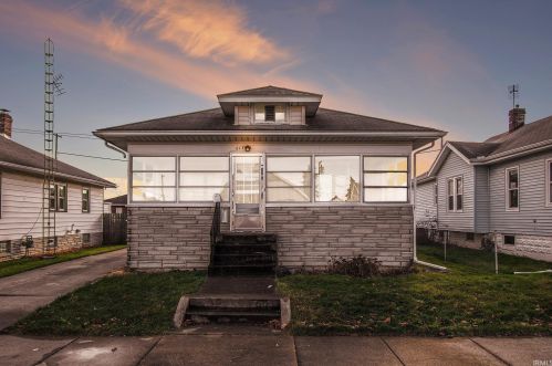 617 9th St, Mishawaka, IN 46544-4916