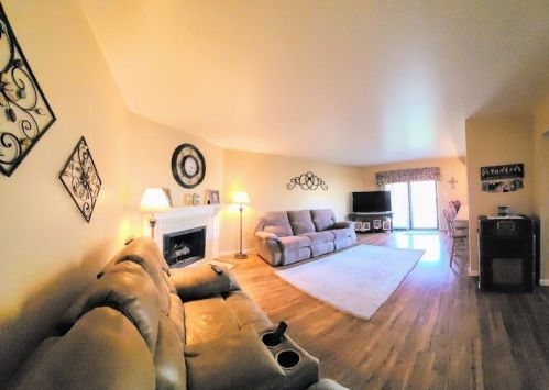 1253 Millpond Rd, Valpo, IN 46385-6187