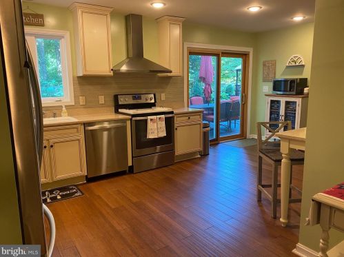 6305 Ridge Top Ct, Spotsylvania VA  22553-1611 exterior