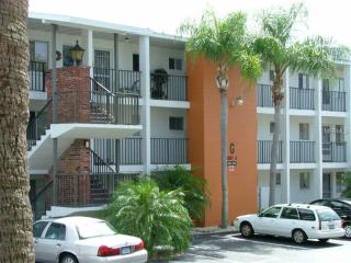 2052 Canal Dr, Bradenton, FL 34207-4545