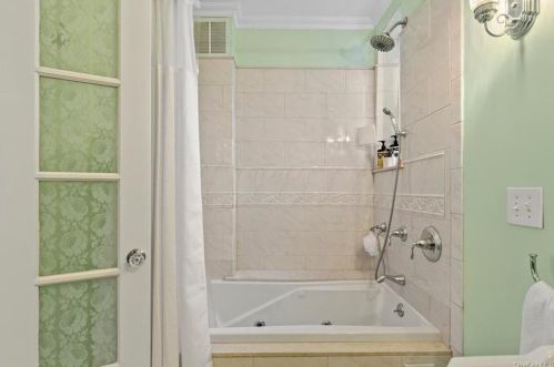 472 Gramatan Ave, Mount Vernon NY  10552-2959 exterior