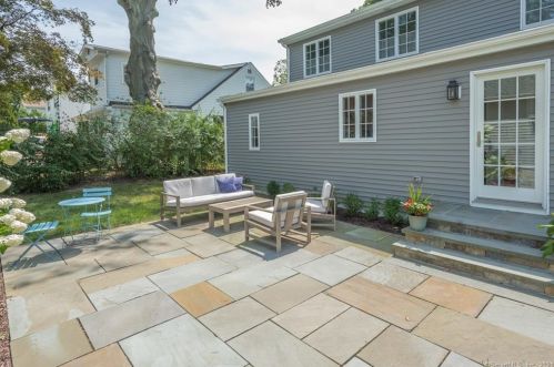 31 Manor Dr, Milford CT  06460-7710 exterior