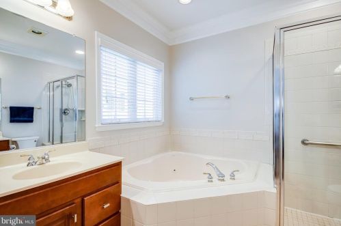 9517 Moonen Bay Ln, Bristow VA  20136-3515 exterior