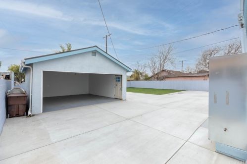 406 Poplar St, Compton CA  90220-2038 exterior