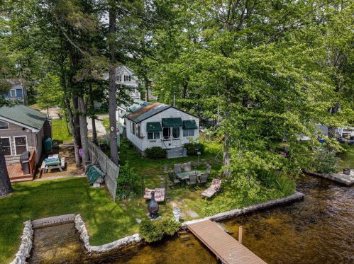 1013 Collettes Grv Rd, Derry NH 03038-5808 exterior