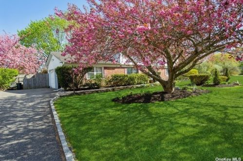 57 Plymouth Ave, Mount Sinai, NY 11766-2532