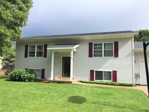 1025 Debra St, Kaukauna, WI 54180-1027