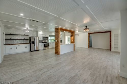 208 43rd Ter, Cape Coral, FL 33904-8425