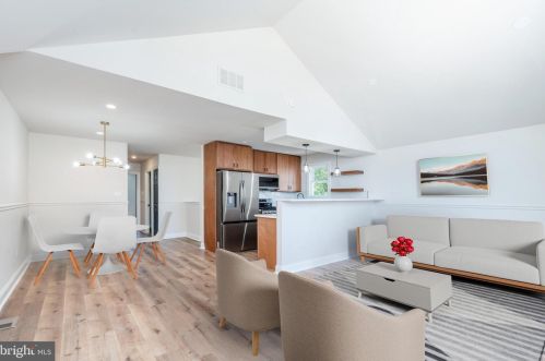 235 Byberry Rd, Philadelphia, PA 19116-1903