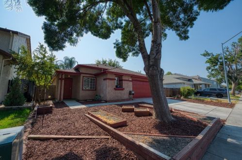 417 Peregrine Dr, Grayson, CA 95363-9012