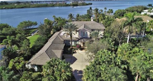 709 Grove Pl, Vero Beach, FL 32963-9560