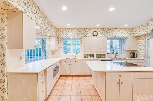 82 Spg St, Metuchen NJ 08840-2318 exterior